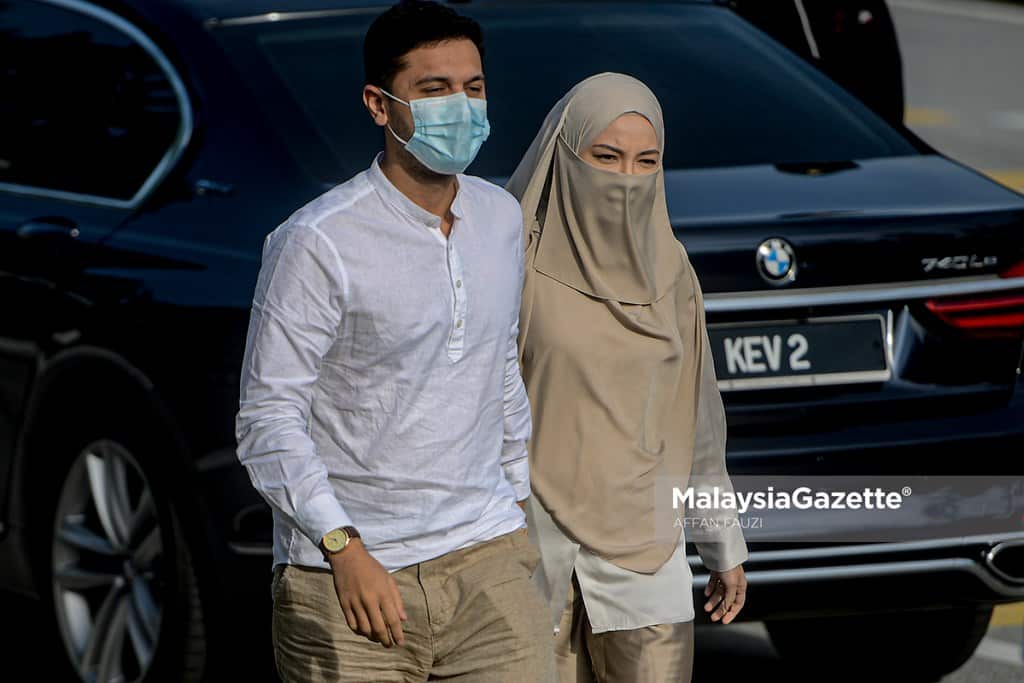 Neelofa Dikritik Hadir Prosiding Mahkamah Pakai Niqab, Tapi Face Mask Tiada? 3 Neelofa Dikritik Hadir Prosiding Mahkamah Pakai Niqab, Tapi Face Mask Tiada? 3
