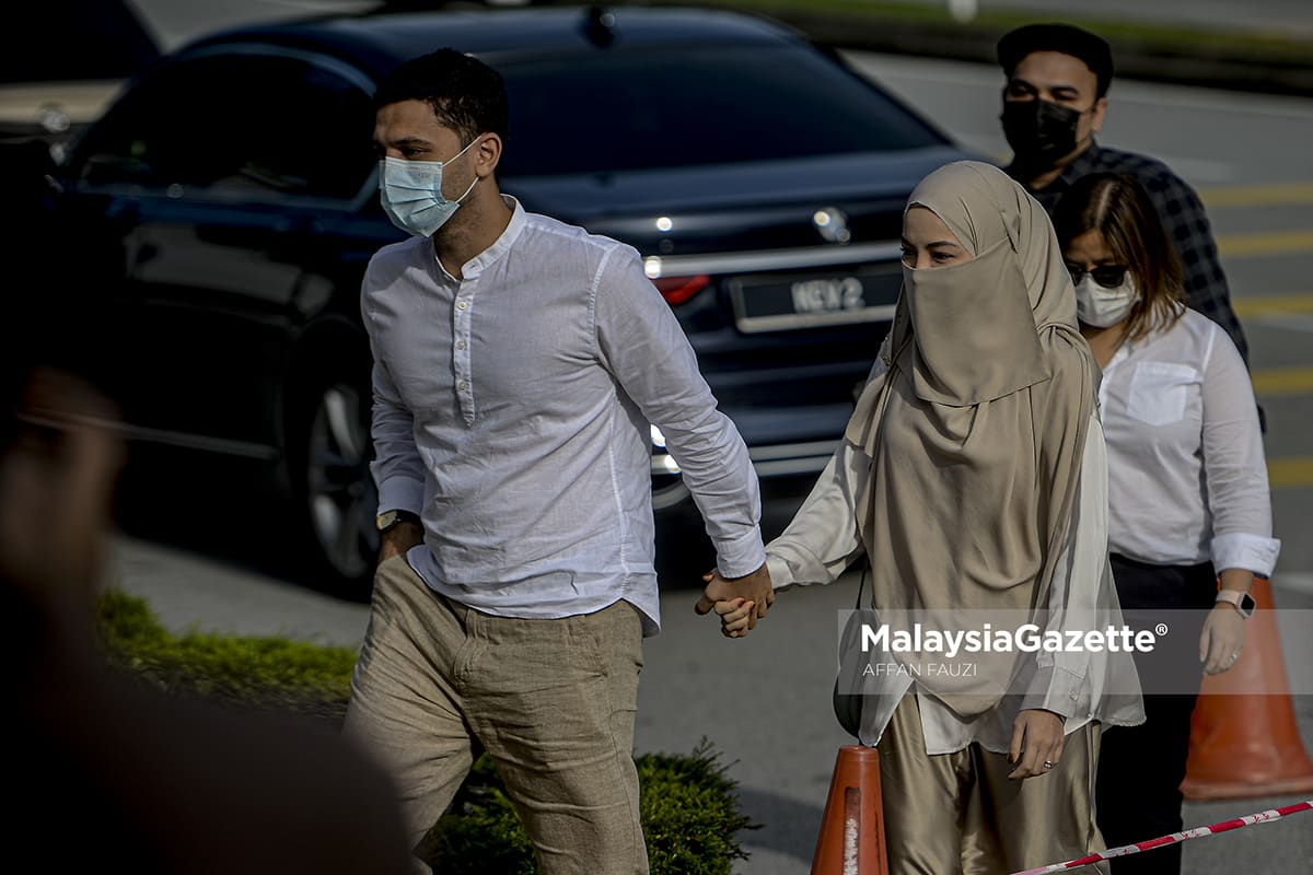Neelofa Dikritik Hadir Prosiding Mahkamah Pakai Niqab, Tapi Face Mask Tiada? 4 Neelofa Dikritik Hadir Prosiding Mahkamah Pakai Niqab, Tapi Face Mask Tiada? 4