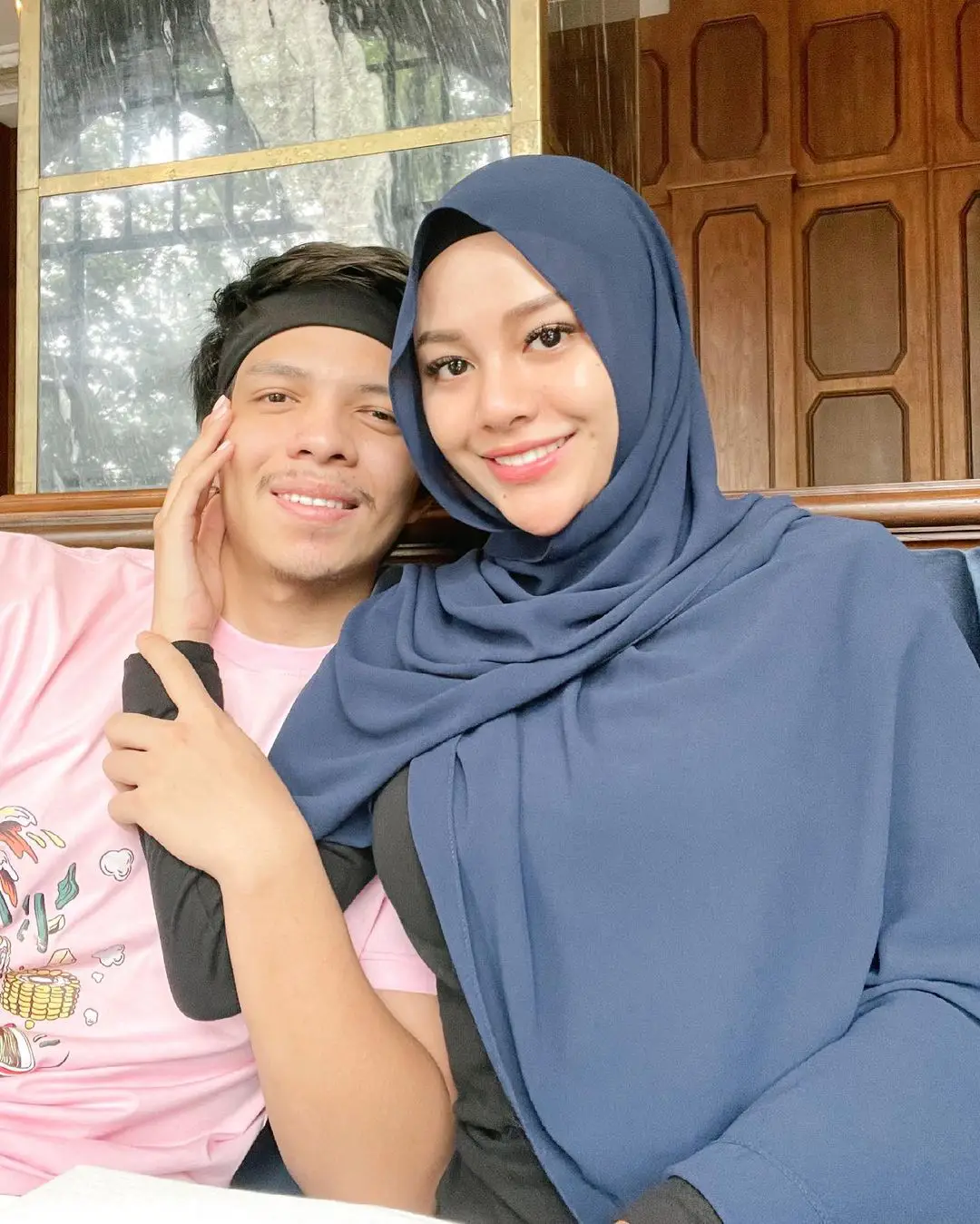 Mengejutkan, YouTuber Wish Birthday Paparkan Muka Isteri Di Skrin Tengah Kota