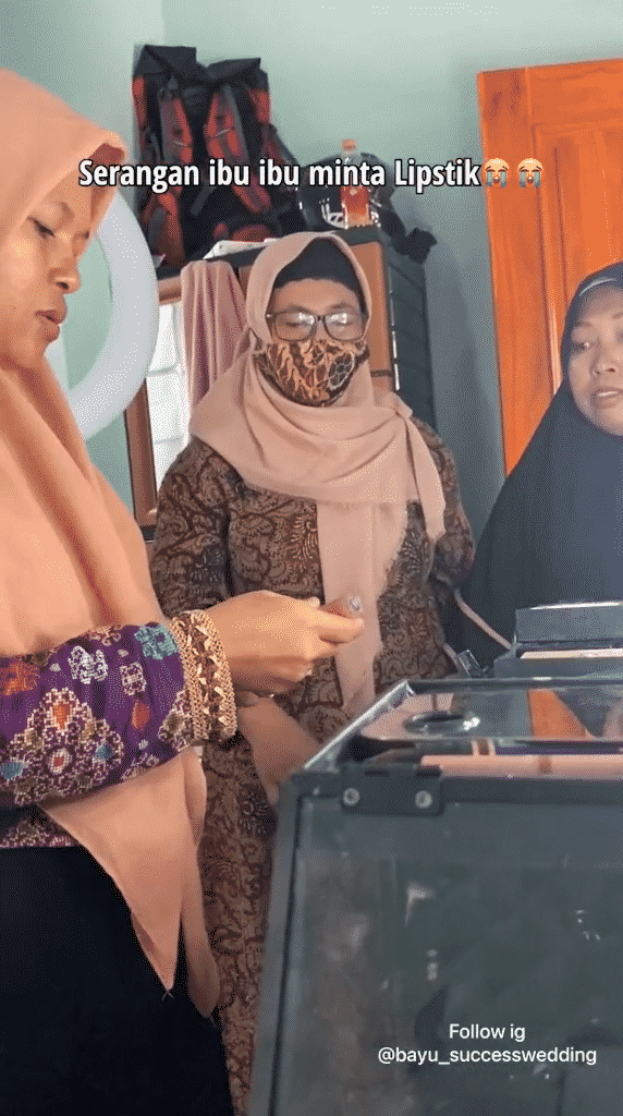 Diserbu Waktu Makeup Pengantin, MUA Naik Geram Mak Cik Suka Hati Sentuh Barang