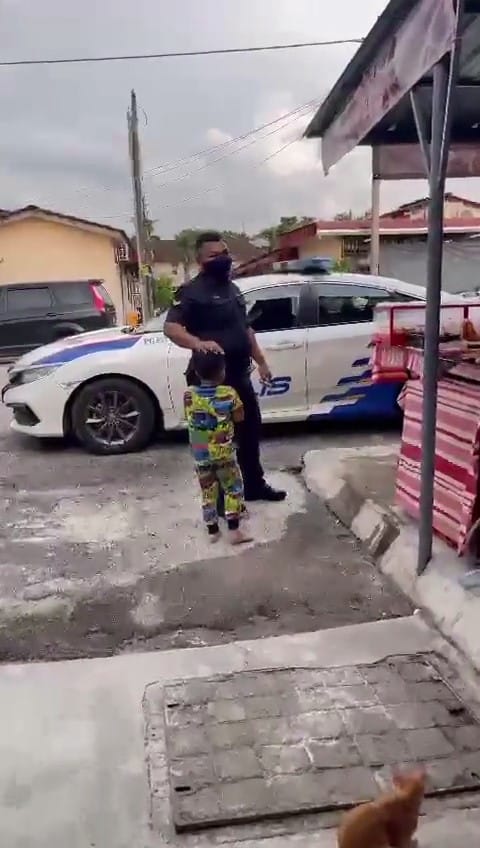 [VIDEO] Polis Acah Nanti Bawa Pergi Balai, 2 Beradik Serik Tak Bertelagah Lagi 2