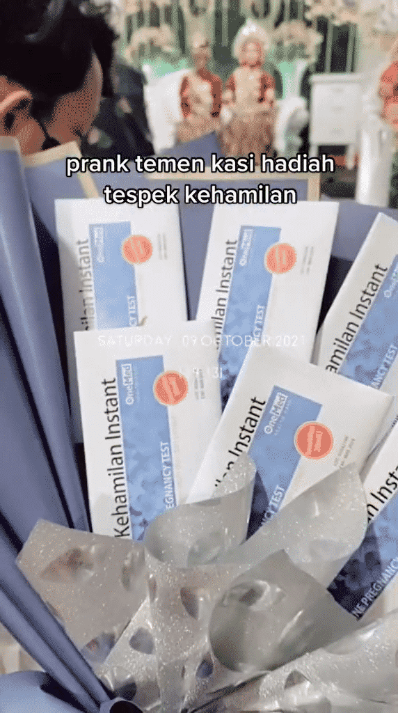 Gurau Bagi Hadiah Kahwin Pregnancy Test Kit, Serba Salah Pengantin Tarik Muka