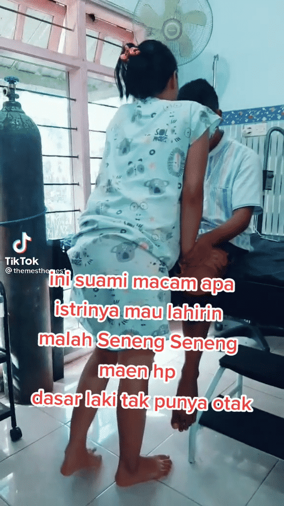 [VIDEO] Isteri Cangkung Tahan Perit Contraction, Suami Pula Leka Main Handphone 2
