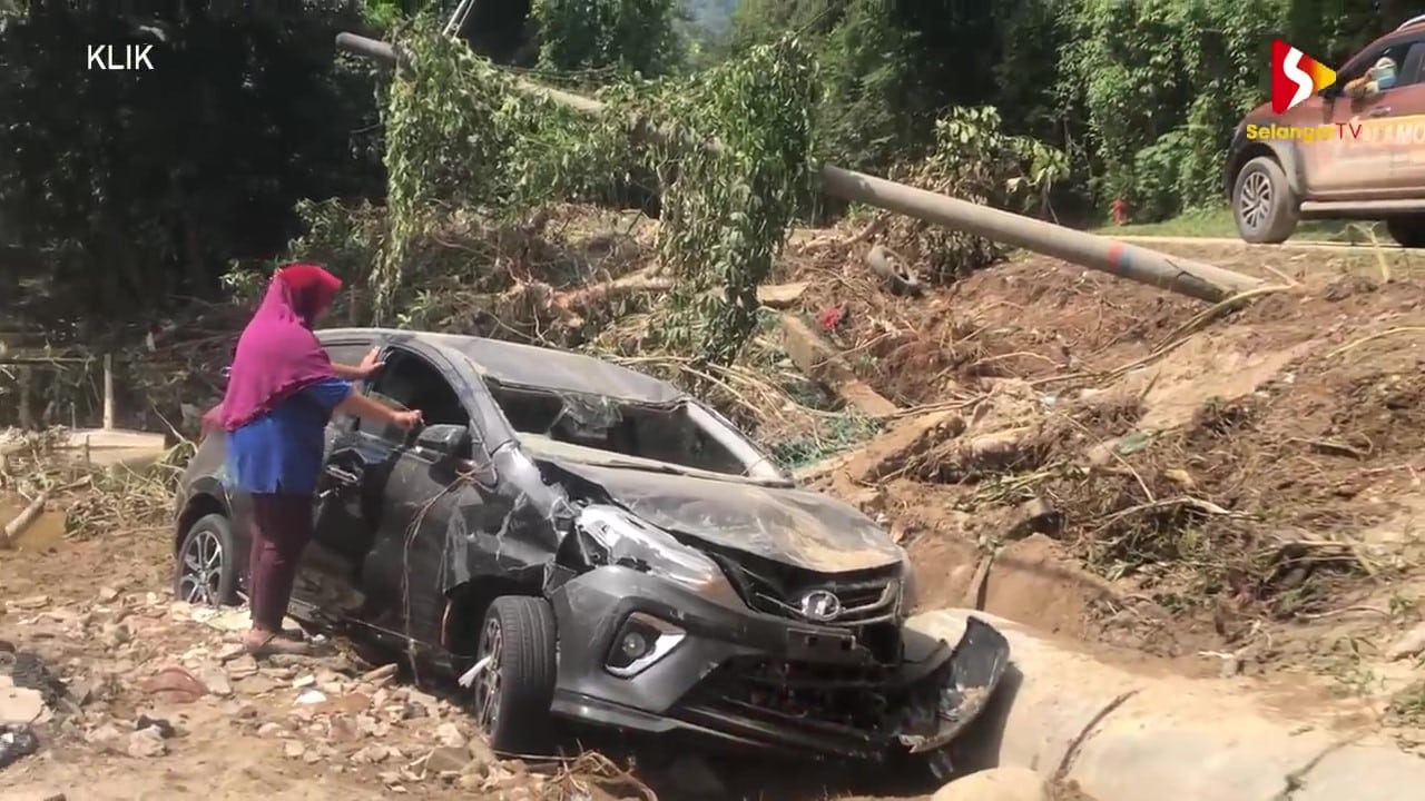 Baru 3 Bulan Beli Guna Duit KWSP, Wanita Luluh Kereta Total Loss Hanyut Banjir 2