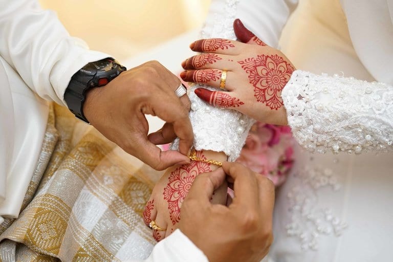 Suami Nikahi Staf Sendiri Umur 17 Tahun, 10 Bulan Isteri Dipermain Hidup-Hidup 2 Suami Nikahi Staf Sendiri Umur 17 Tahun, 10 Bulan Isteri Dipermain Hidup-Hidup 2