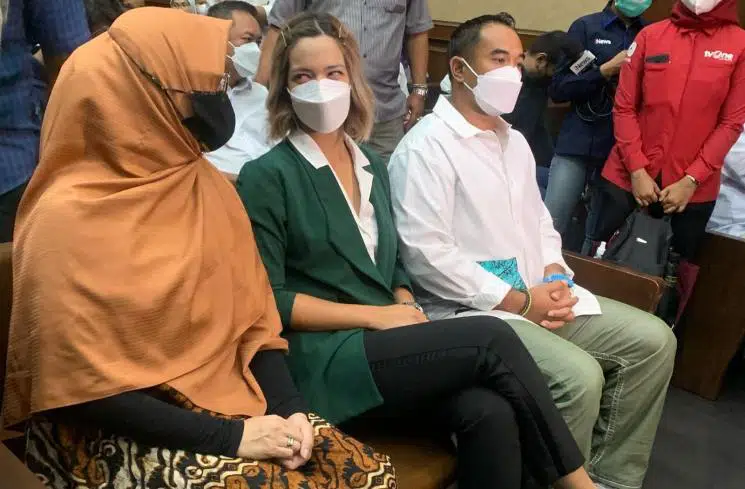 Sedang Dipenjara Kerana Syabu, Kecoh Nia Ramadhani Mahu Berpisah Dengan Suami