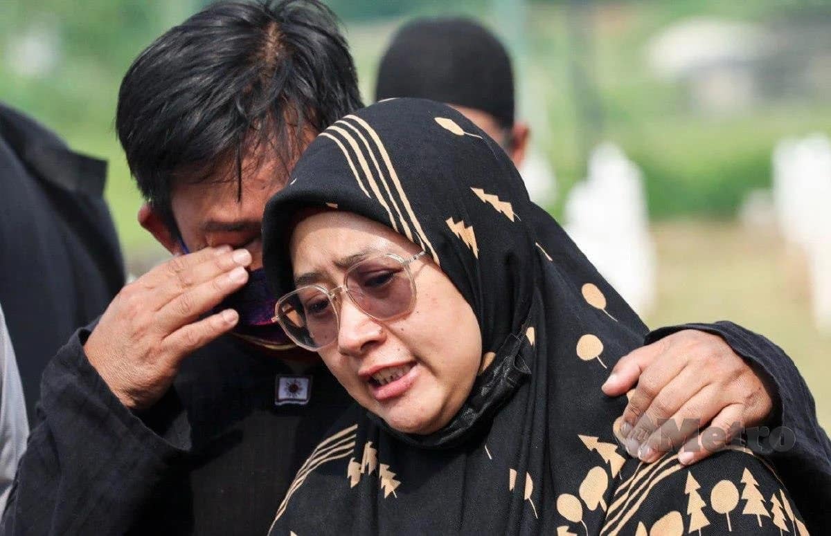 Ayah Menangis Usai Solatkan 2 Beradik, Dedah Perangai 'Pelik' Sebelum Nahas 5 Ayah Menangis Usai Solatkan 2 Beradik, Dedah Perangai 'Pelik' Sebelum Nahas 5