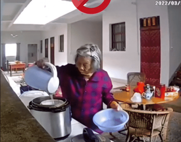 Tak Perasan Penutup Kurang Kemas, Nenek Tua Nyaris Kena Letusan Pressure Cooker 2