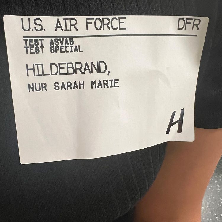 Pernah Bersara Dunia Hiburan, Tak Sangka Sarah Hildebrand Sertai U.S. Air Force 2