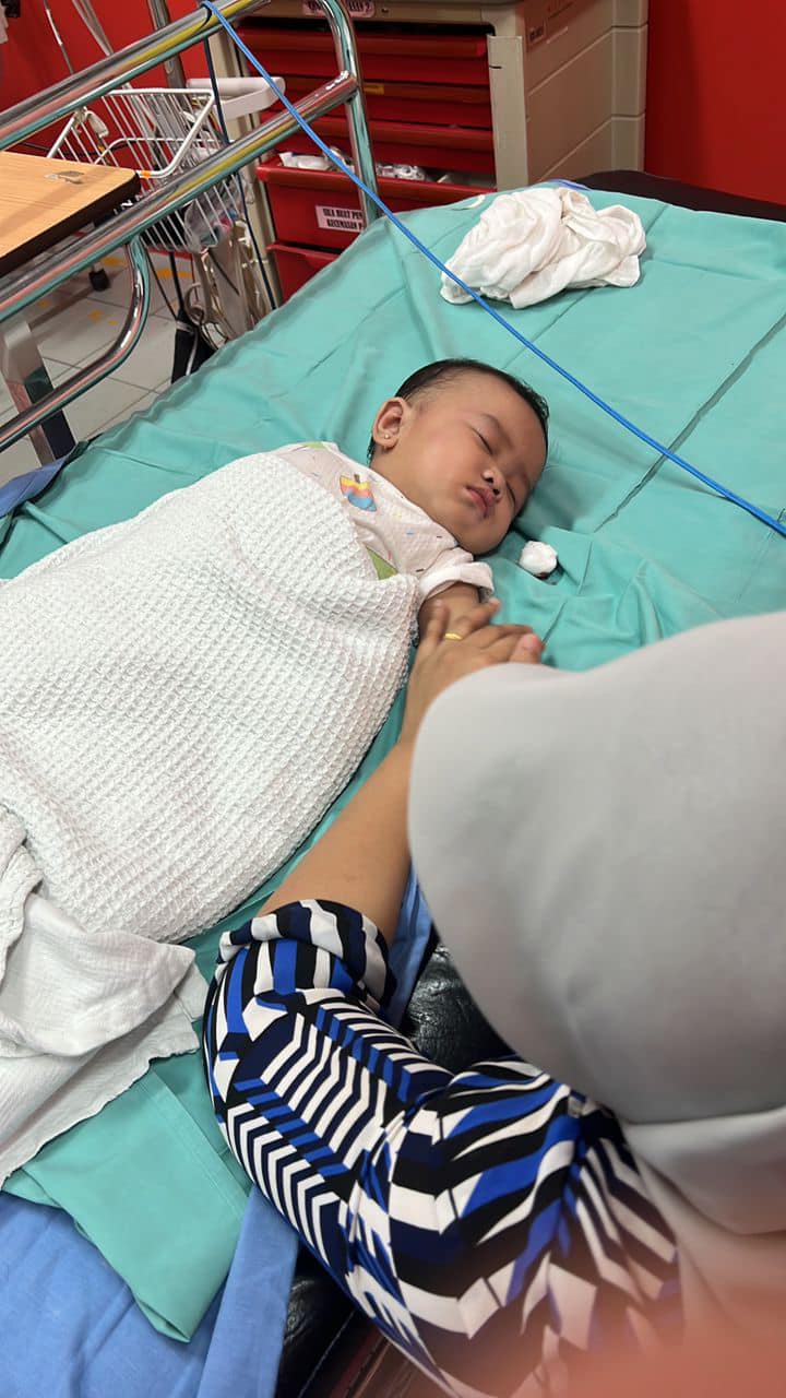 MPV TikTokers Masuk Longkang, Viral Video Anak 8 Bulan Diselamat Peniaga Pisang 3