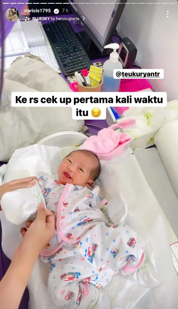 [VIDEO] Insiden Kepala Bayi ‘Terjelepok’ Masa Live Aqiqah, Ria Ricis Buka Mulut