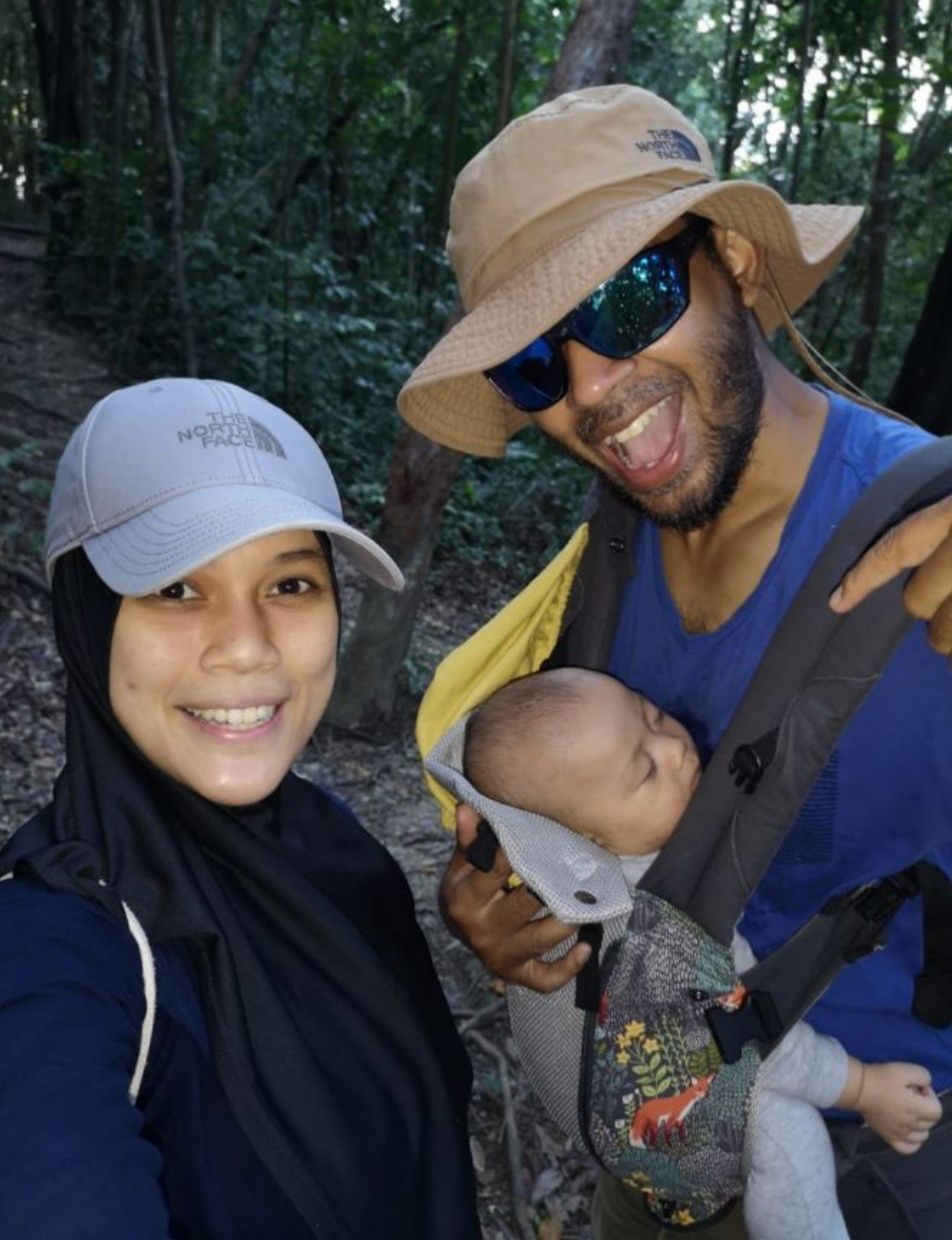 Anak Usia 4 Bulan Dah Angkut Bawa Masuk Hutan, Siap Hiking Sambil Breastfeed 2