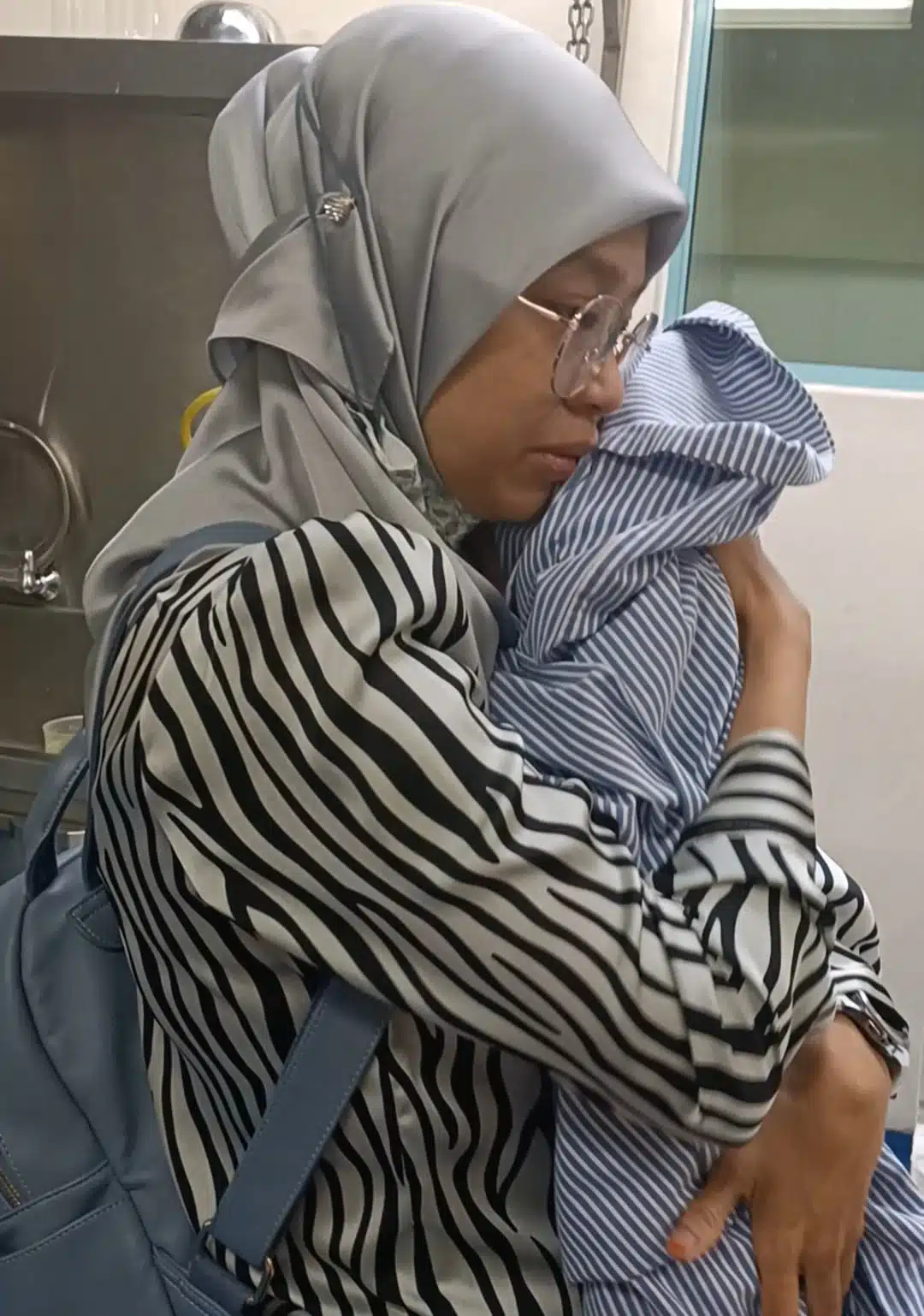 Ibu Hampir Terkulai Rebah, Bayi 3 Bulan 'Pergi' Hari Pertama Dijaga Pengasuh 4