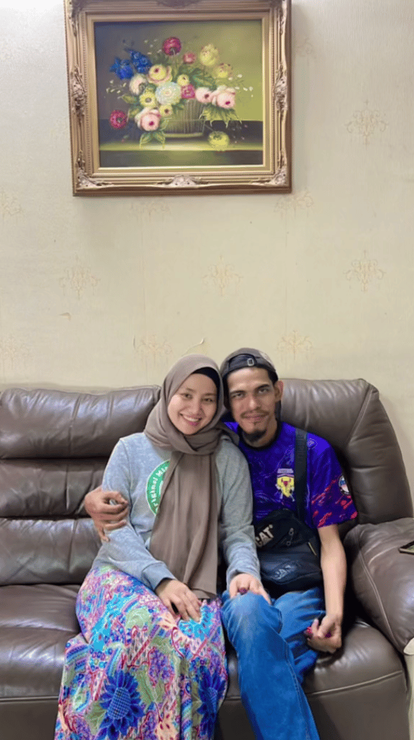 Komplikasi Hamil Luar Rahim, Isteri Abang Viva Naik Wheelcair Pergi Mengundi 2
