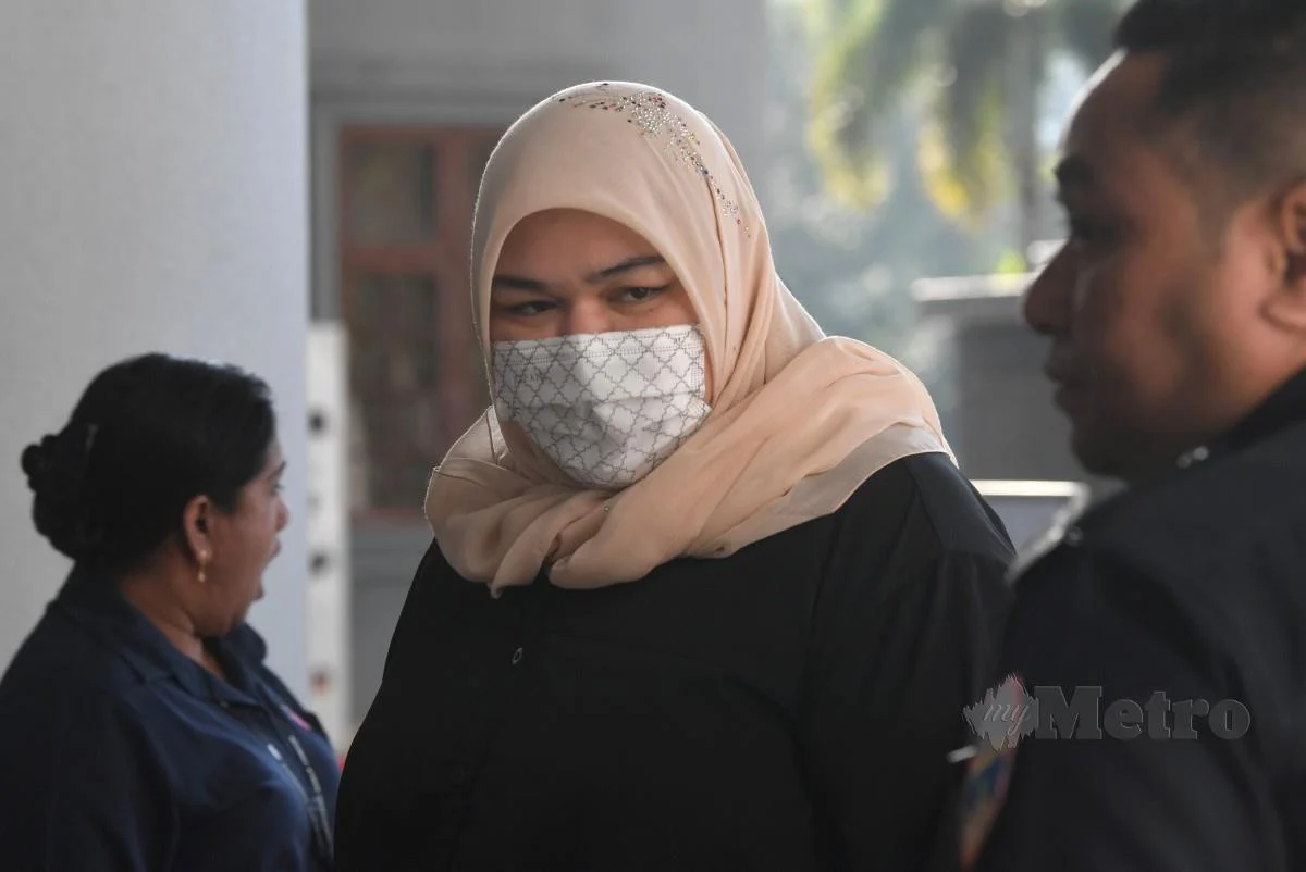 Walau Sudah Tarik Diri, Siti Bainun ‘Reunion’ Dengan Peguam Di Luar Mahkamah