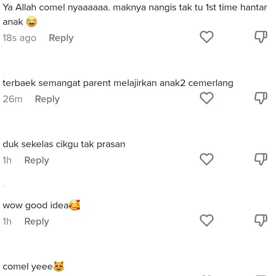 Hantar Anak Masuk Darjah 1, Mak Ayah Comel Sedondon Pakai Uniform Sekolah Penuh