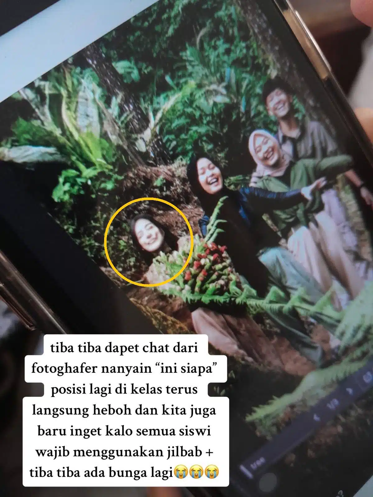 Ambil Gambar Tahunan Kelas Dalam Hutan, Cuak Jurugambar Tunjuk Terlebih Seorang