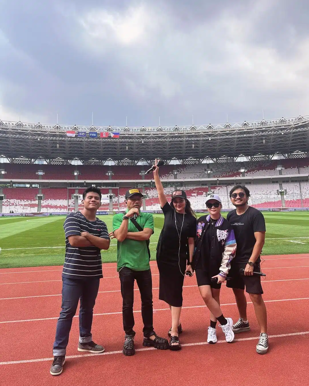 Kena “Boo” Dengan Penyokong Bola Di Stadium, Anang & Ashanty Dedah Hal Sebenar