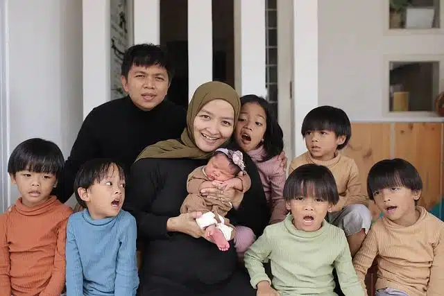 Wanita Dikurnia 5 Anak Kembar, Berselera Makan 6 Kali Sehari Ketika Hamil