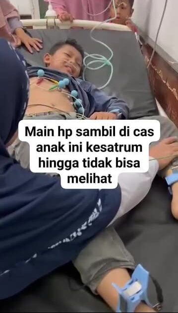 Main Telefon Sambil Cas, Budak Kena Renjatan Elektrik Hingga Pandangan Terjejas