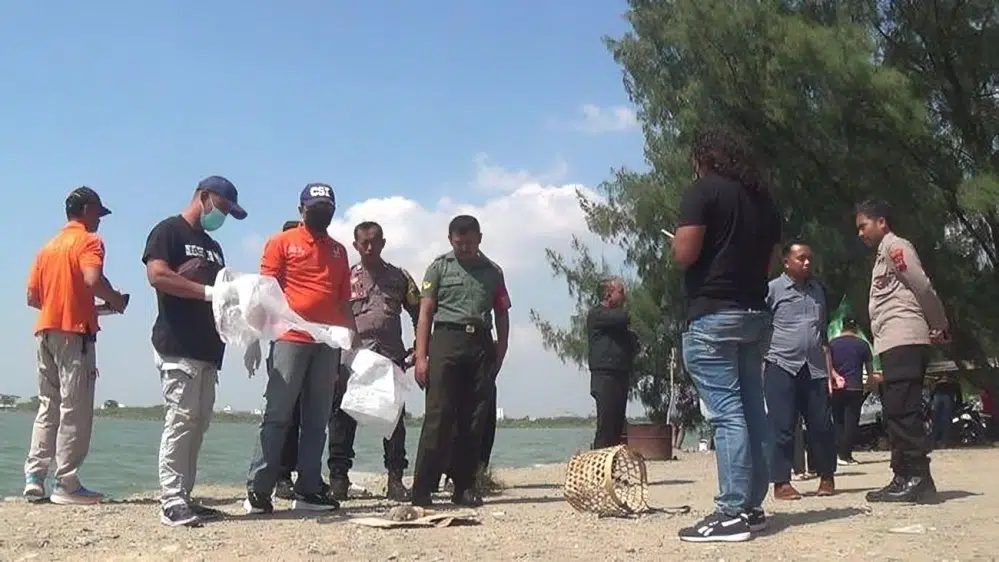 Kaki Kiri Manusia Ditemui Terapung Di Pantai, Rupanya Ada Kisah Lucu Lain