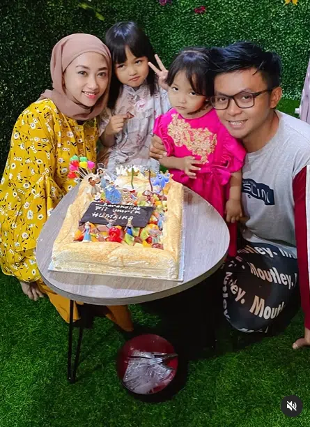 Isteri Hamil 2 Bulan, YouTuber Nikahi Janda Berusia 19 Tahun Alasan “Membantu”