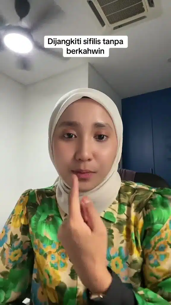 Pakai Lipstik Tester Direct Ke Mulut, Wanita Buka Cerita Dijangkiti Herpes