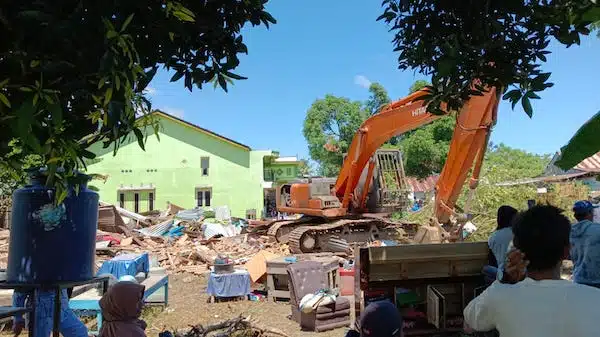 Penduduk Bina Rumah & Enggan Bayar Walau 1 Sen, Tuan Tanah Nekad Robohkan Semua