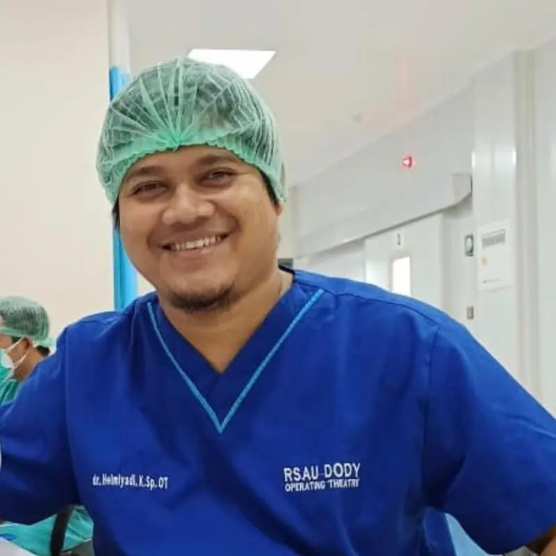 Selesai Operate 10 Orang Dalam Sehari, Doktor Sesak Nafas & Pergi Selamanya