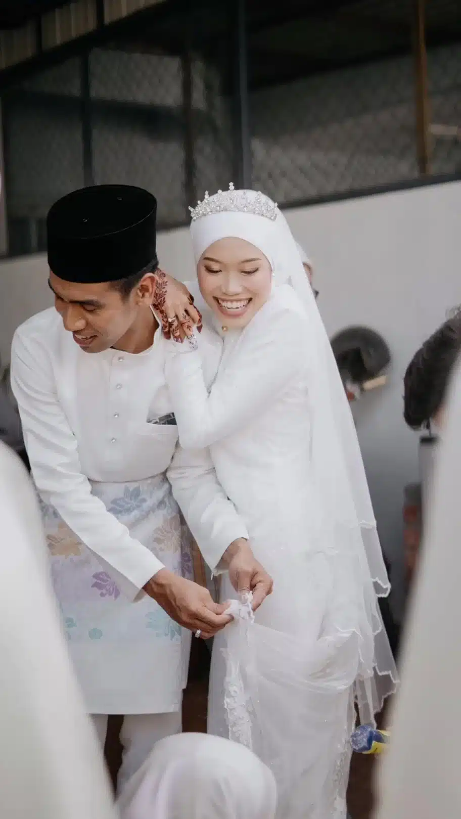 Sebekas Kuah Belacan Tertumpah Atas Veil, Reaksi Pengantin Perempuan Raih Pujian