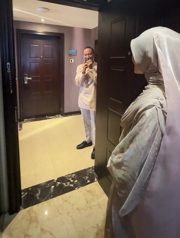 Lelaki ‘Blushing’ Saat Lihat Wajah Bakal Isteri Tanpa Purdah Untuk Pertama Kali