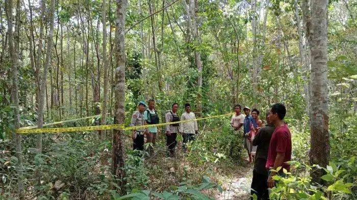 Budak Tarik Tali Rafia Atas Tanah & Muncul Tangan, Gadis Ditanam Tanpa Pakaian