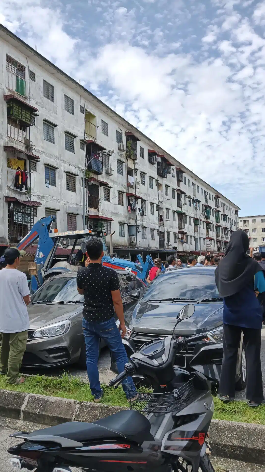 ‘Selera’ Teres Siap Naik Pagar Batu, MPS Roboh Pembinaan Haram Di Flat Palma