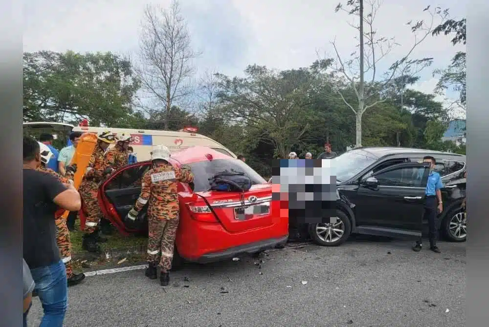 Pelajar Pandu SUV Ayah ‘Hentam’ Kereta Sedan, 2 Beranak Alami Kecederaan Teruk