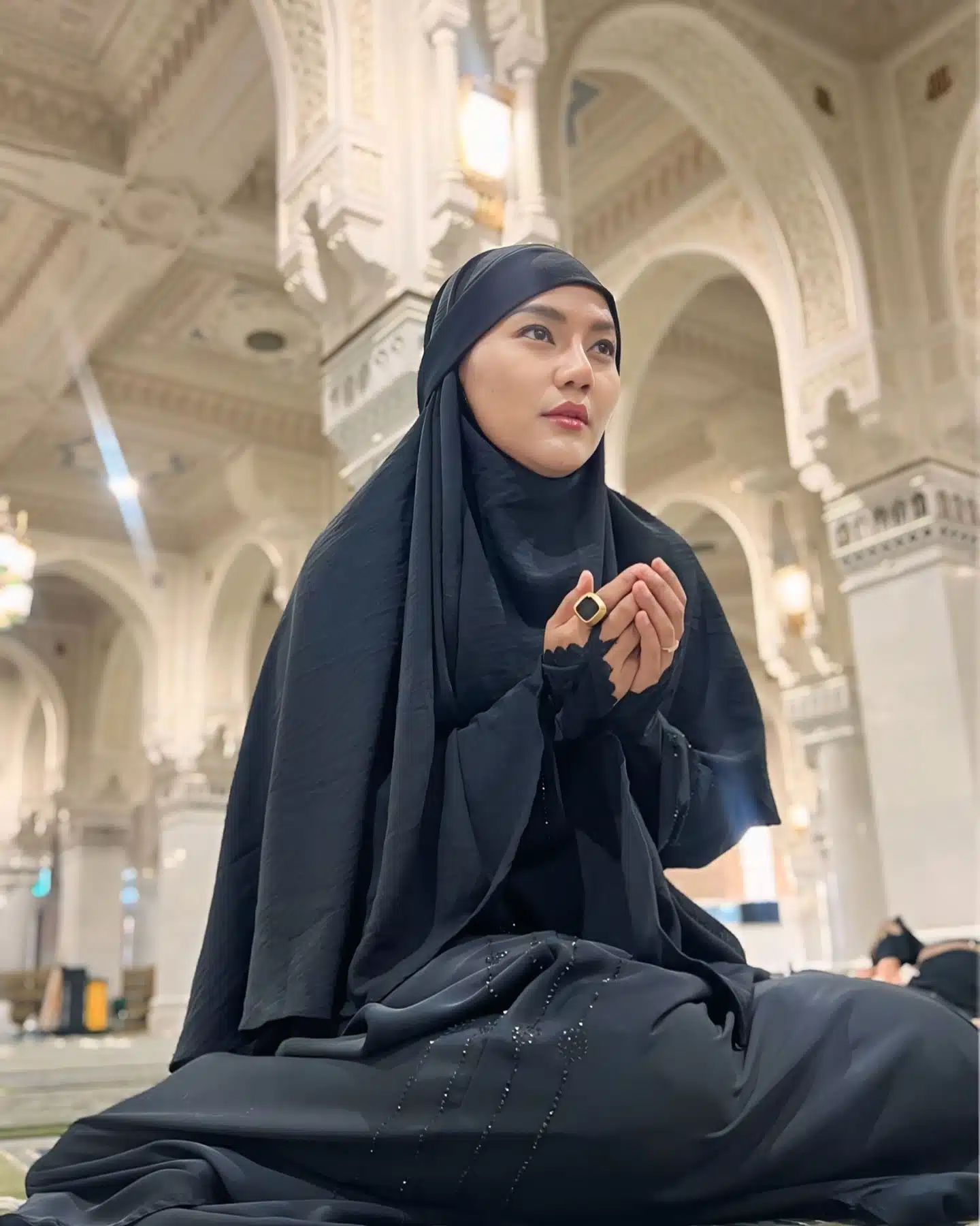 Isteri Umrah, Suami & Skandal ‘Projek’ Di Rumah, Anak Rahsiakan Tunggu Ibu Balik