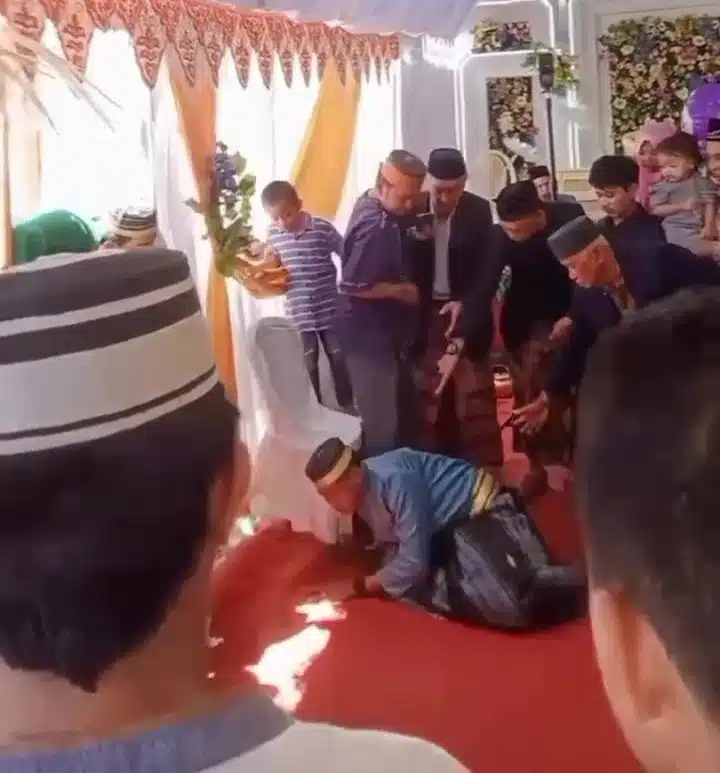 Persembahkan Adat Sambut Pengantin, Pemuda ‘Tewas’ Badik Terkena Dada Sendiri