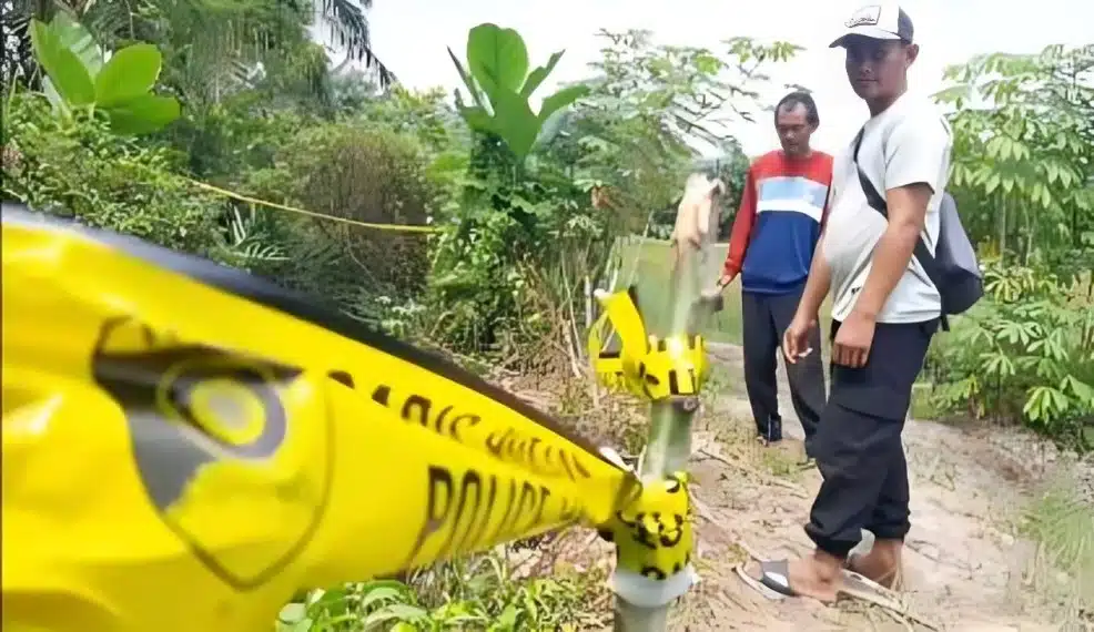 Tertekan Mentua Tuduh Buang Sampah Tepi Rumah Ipar, Wanita Buang Bayi Ke Parit