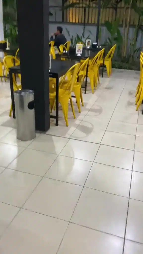 “Anak Kau Seminggu Lagi Lahir!” – Isteri Sarat Hamil Terjah Suami Di Restoran