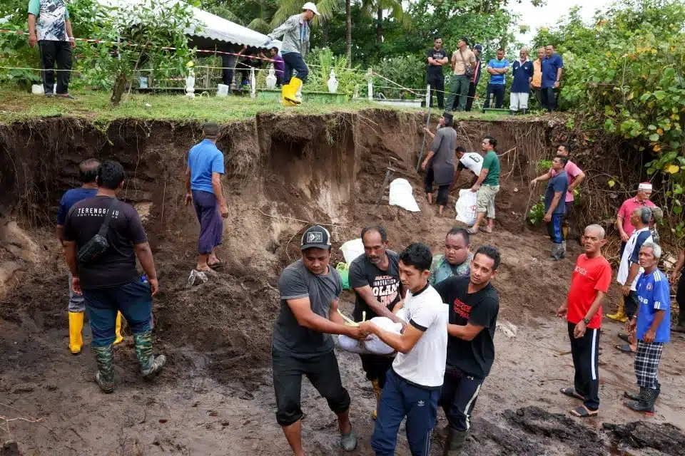 Tanah Kubur Runtuh, Kain Kafan Ibu Masih Elok Walau Sudah 12 Tahun Dikebumikan