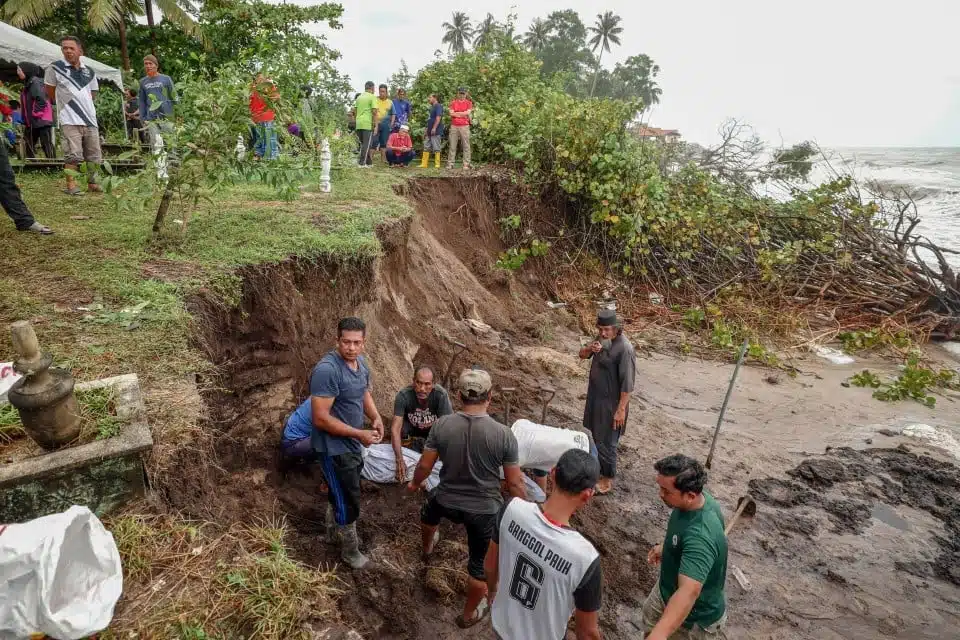 Tanah Kubur Runtuh, Kain Kafan Ibu Masih Elok Walau Sudah 12 Tahun Dikebumikan