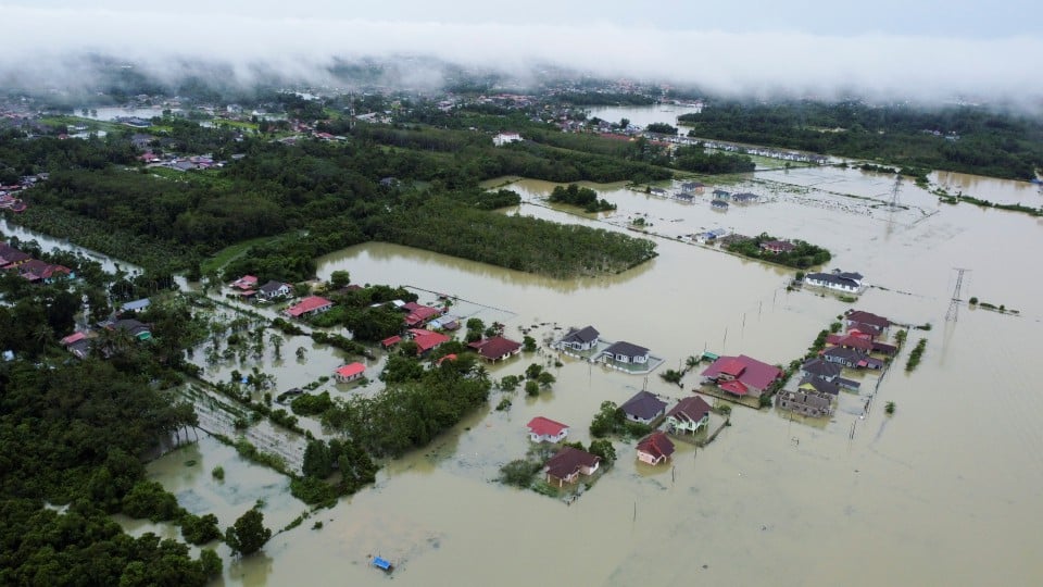 Enggan Berpindah Ke PPS, Bayi Terapung Dalam Banjir Ketika Ibu Sedang Tidur