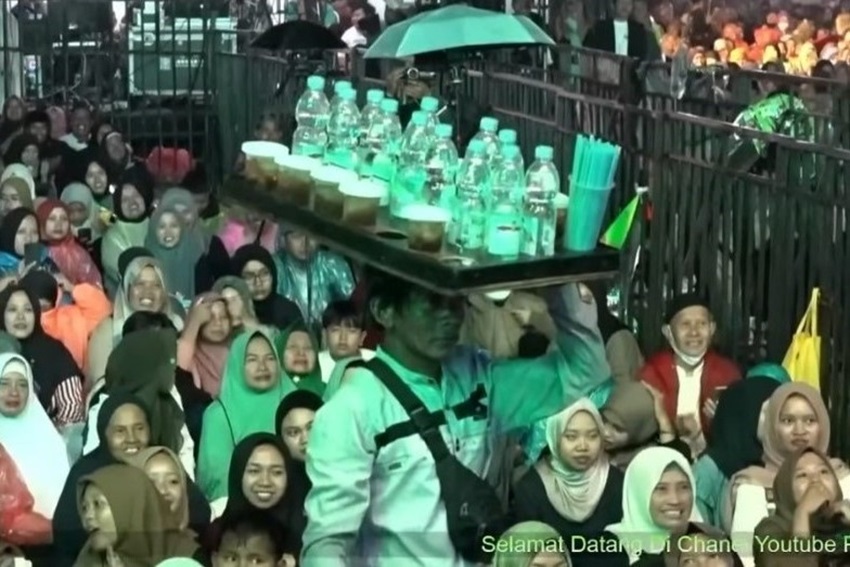 Pendakwah Herdik Penjual Air Teh Dalam Majlis Ilmu, Diketawakan Beramai-Ramai