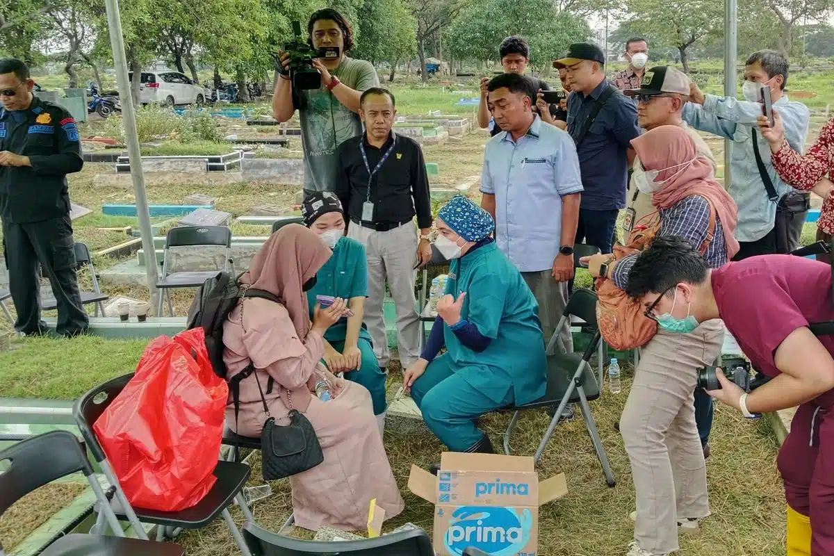 Suami Isteri Yakin Bayi Tertukar, Kini Kubur Dikorek Semula Untuk Analisa DNA