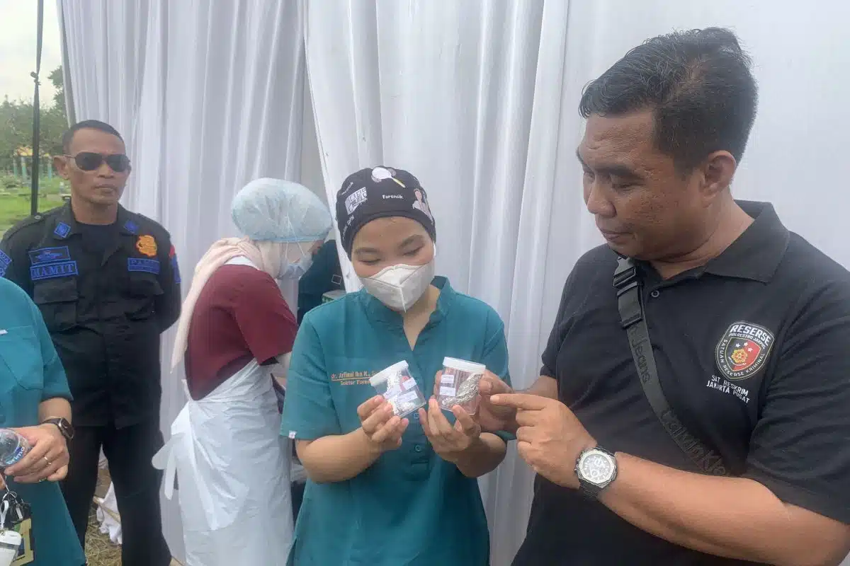 Suami Isteri Yakin Bayi Tertukar, Kini Kubur Dikorek Semula Untuk Analisa DNA