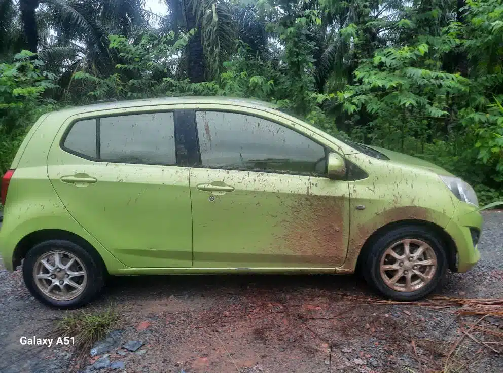 Kereta Sewa ‘Rabak’, Kemek & Dipenuhi Kesan Lecak, Penyewa Buat Angkut Sawit