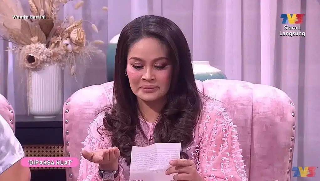 Fahrin & Fiza Menangis Di Live WHI Ketika Baca Surat Panjang Dari Keluarga