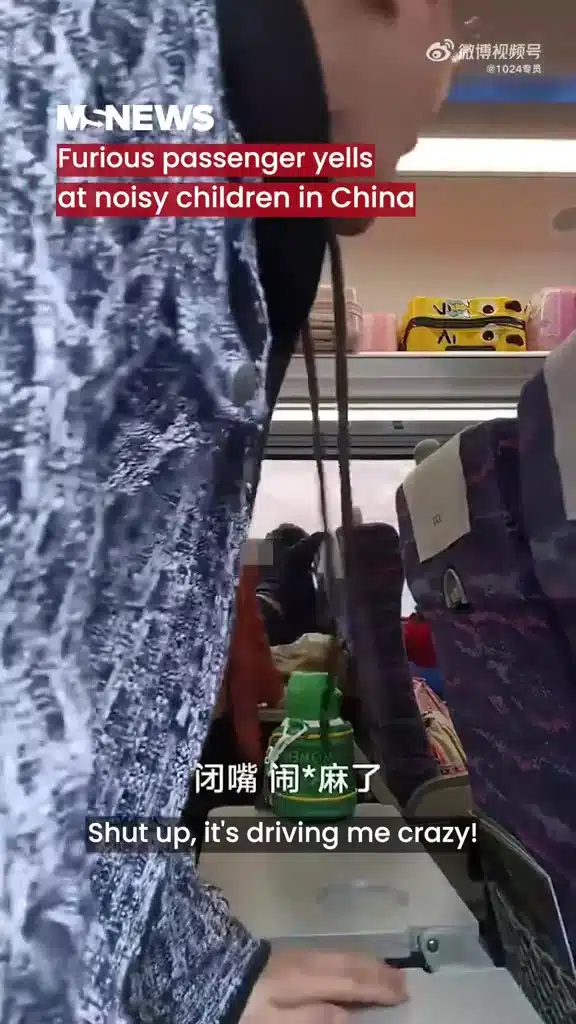 Rombongan Budak Sekolah Terlalu Bising Dalam Tren, Lelaki Tengking Suruh Diam