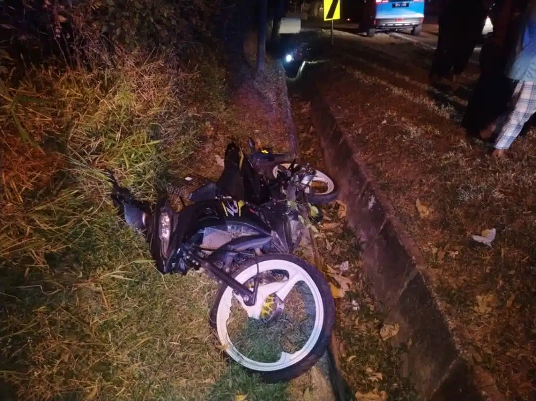 Didakwa Bertengkar & Dikejar Suami, Isteri Pergi Selamanya Motor ‘Hentam’ Tembok