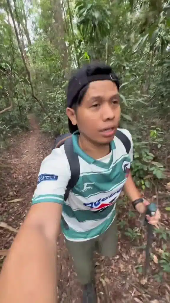 “Uk Ek Uk Ek, Hey Tengok Ni Cu” – Lelaki Hiking Gunung Diusik Suara Riuh Nenek