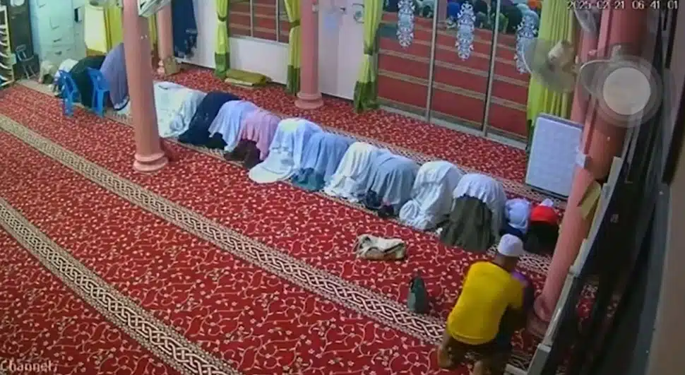 ‘Sentuh’ Murid Perempuan Yang Sedang Bersujud Solat Subuh, Lelaki Ditahan Polis